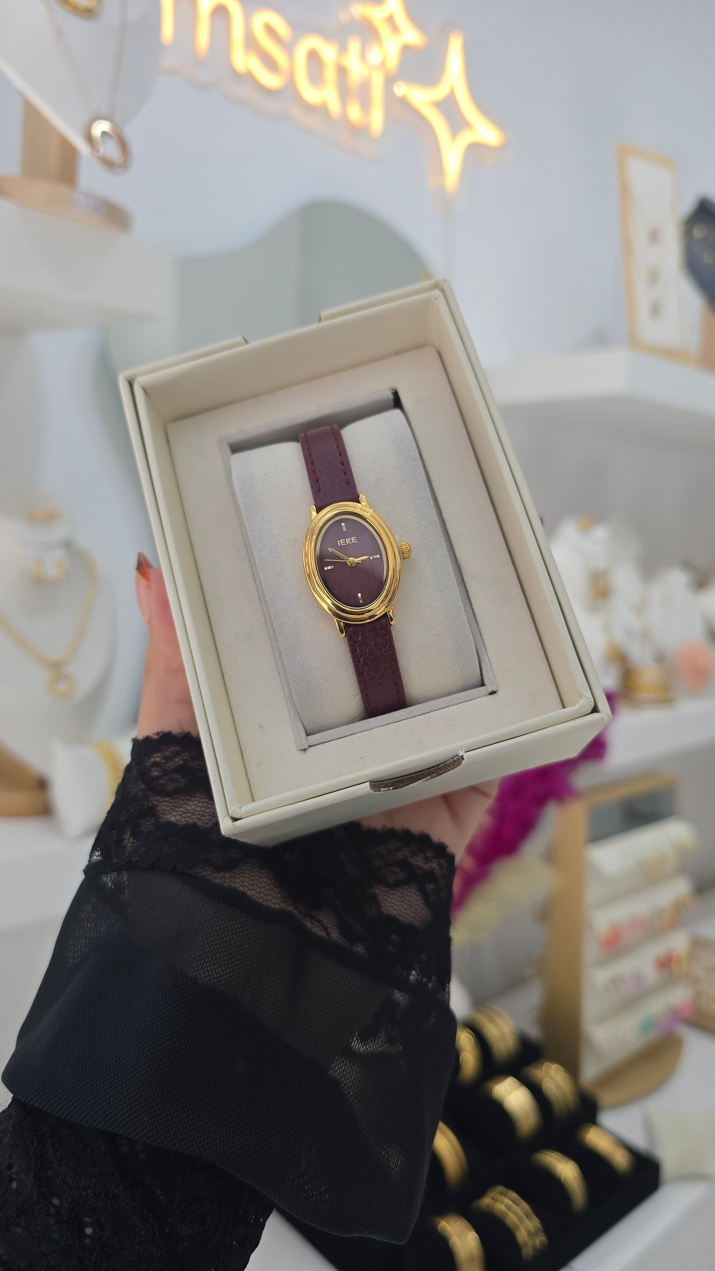 Montre Ovale Burgundy