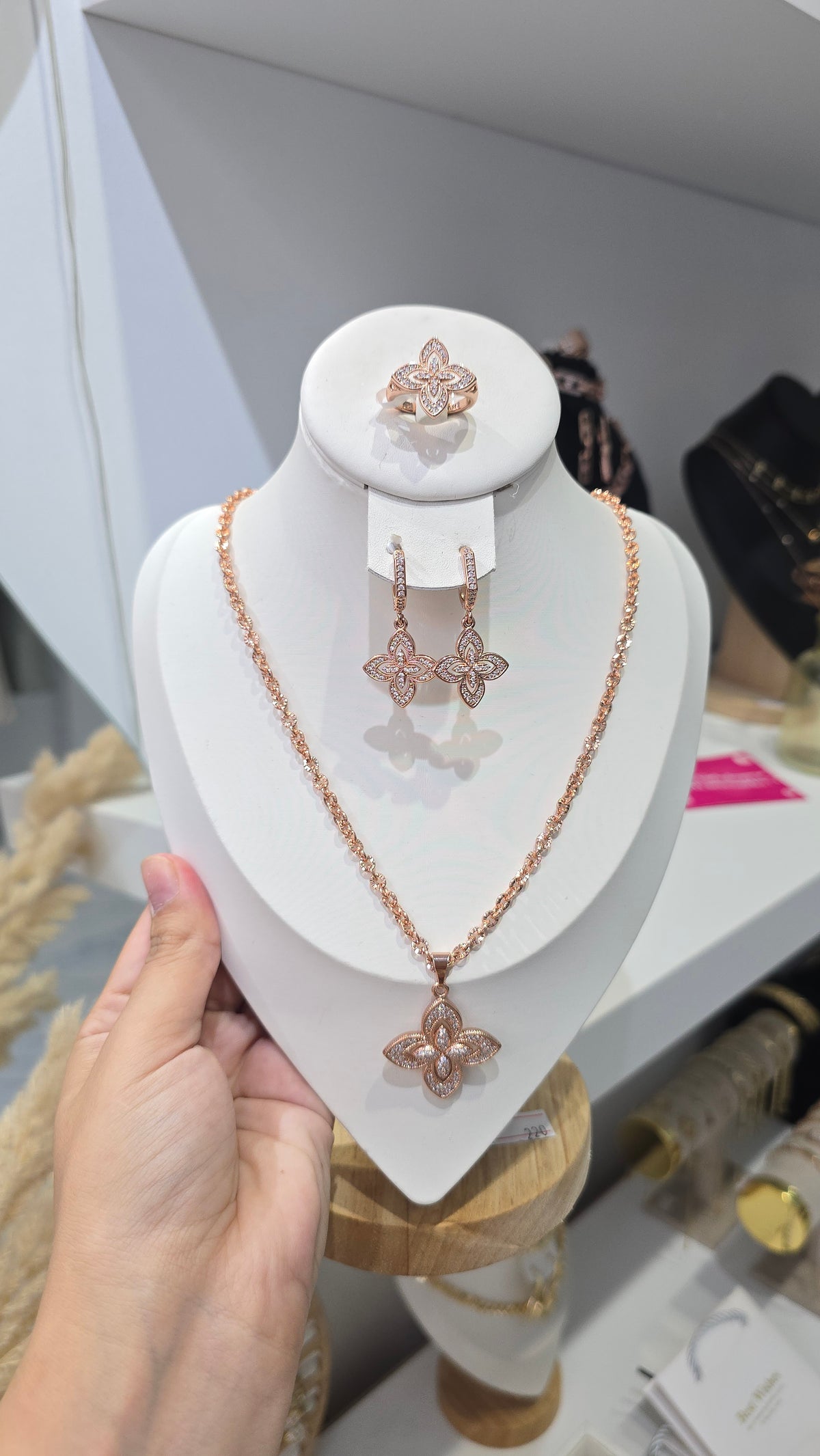 Parure LAMA  - Collier, boucles et bague