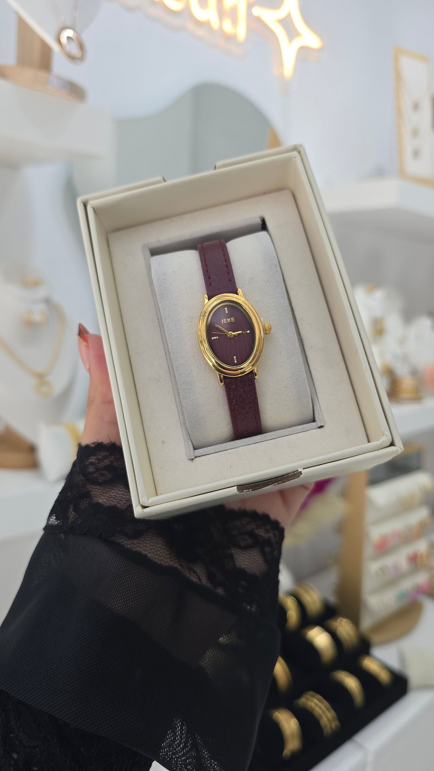 Montre Ovale Burgundy